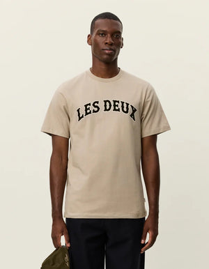 les deux tshirt dark sand flocage ( velour vert )